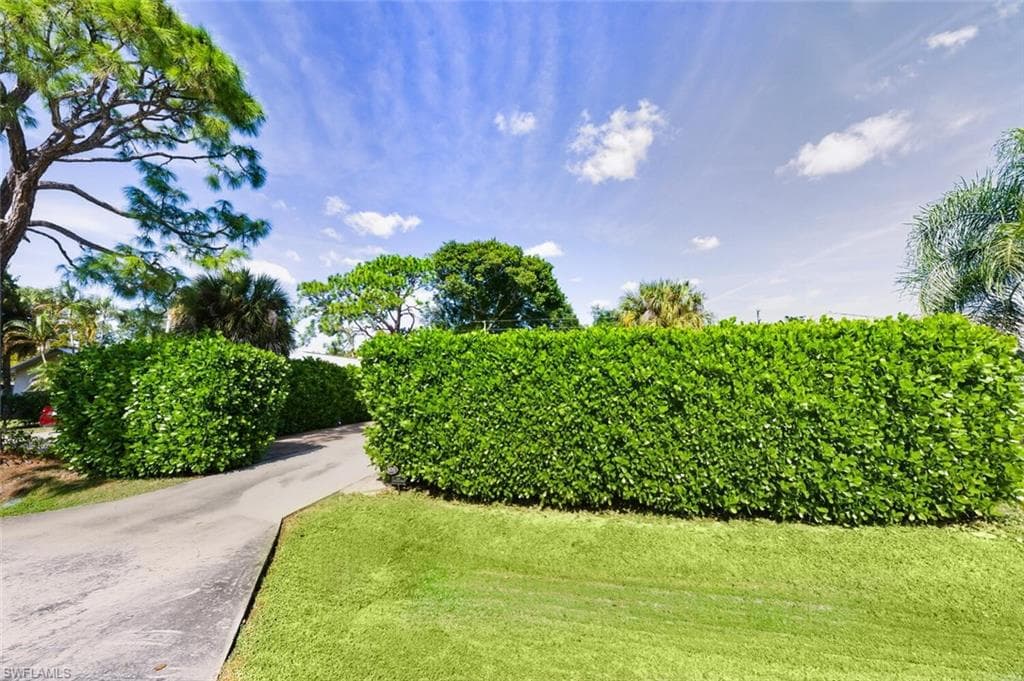 809 101st Ave N, Naples, FL 34108-4