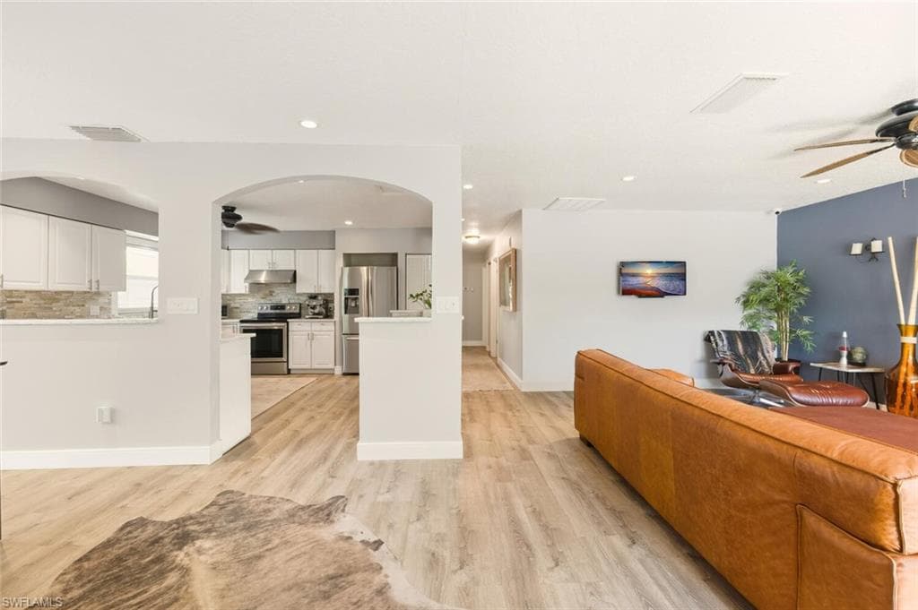 809 101st Ave N, Naples, FL 34108-7