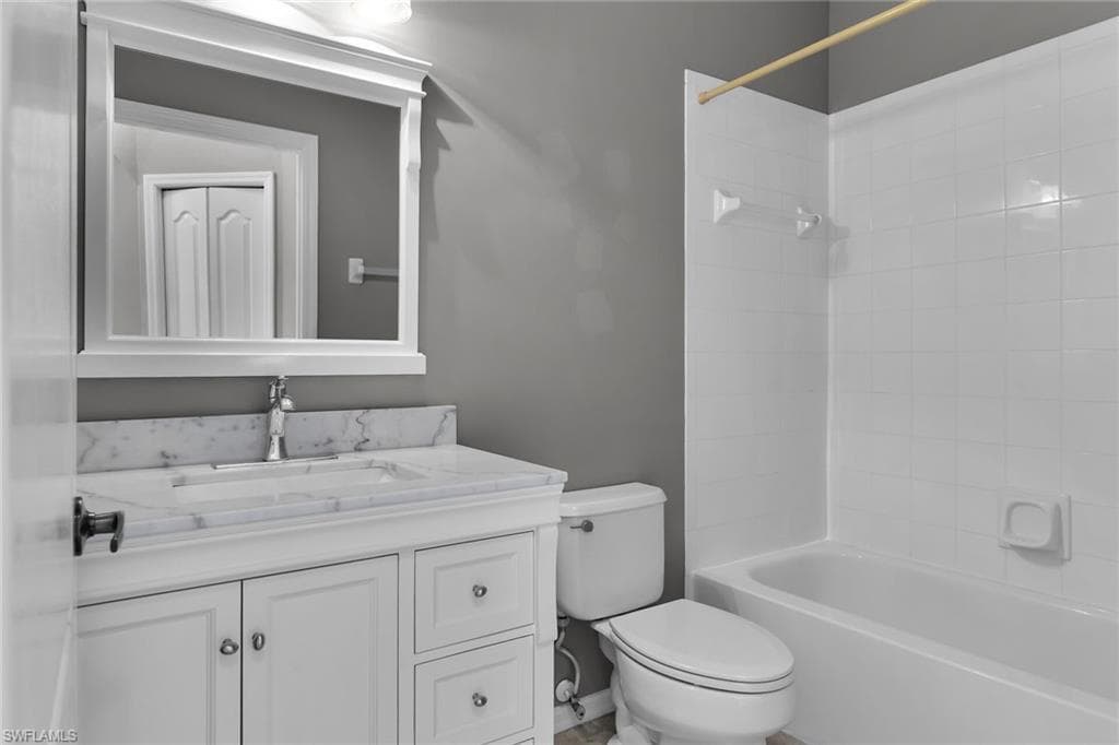 2925 Cypress Trace Cir 203, Naples, FL 34119-26