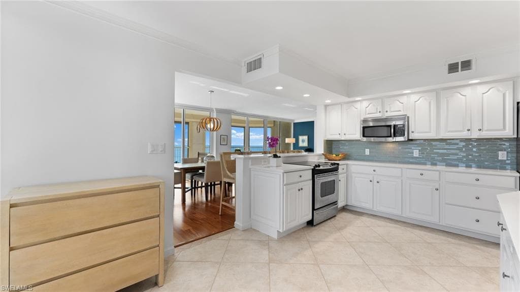 4051 Gulf Shore Blvd N 1006, Naples, FL 34103-14