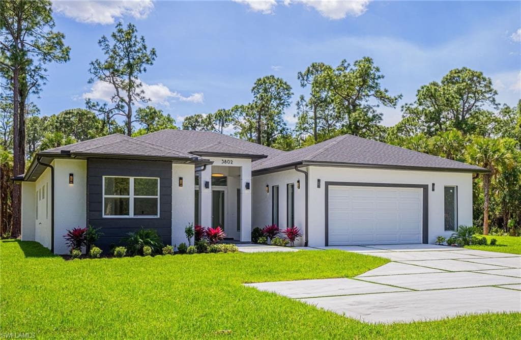 3802 30th Ave SE, Naples, FL 34117-1