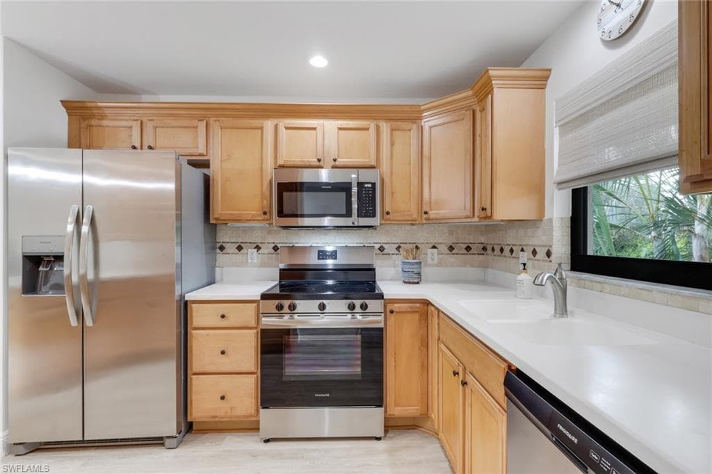 4955 Pepper Cir B208, Naples, FL 34113-3