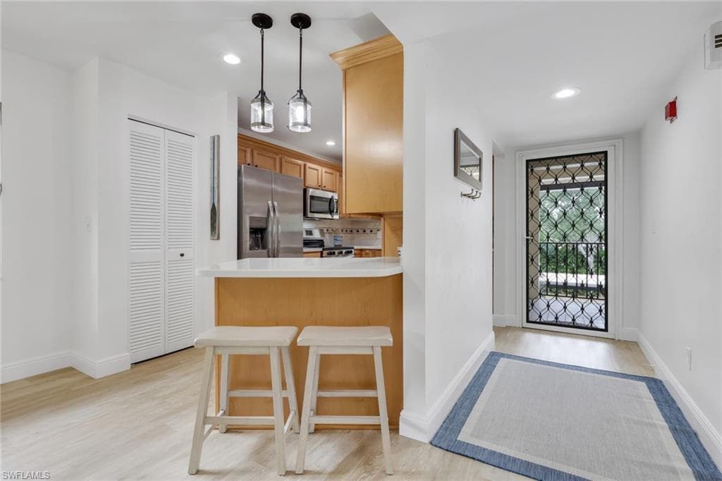 4955 Pepper Cir B208, Naples, FL 34113-5