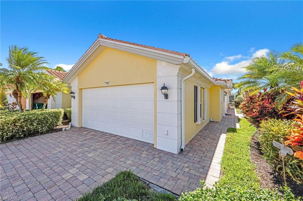 7764 Ionio Ct, Naples, FL 34114-1