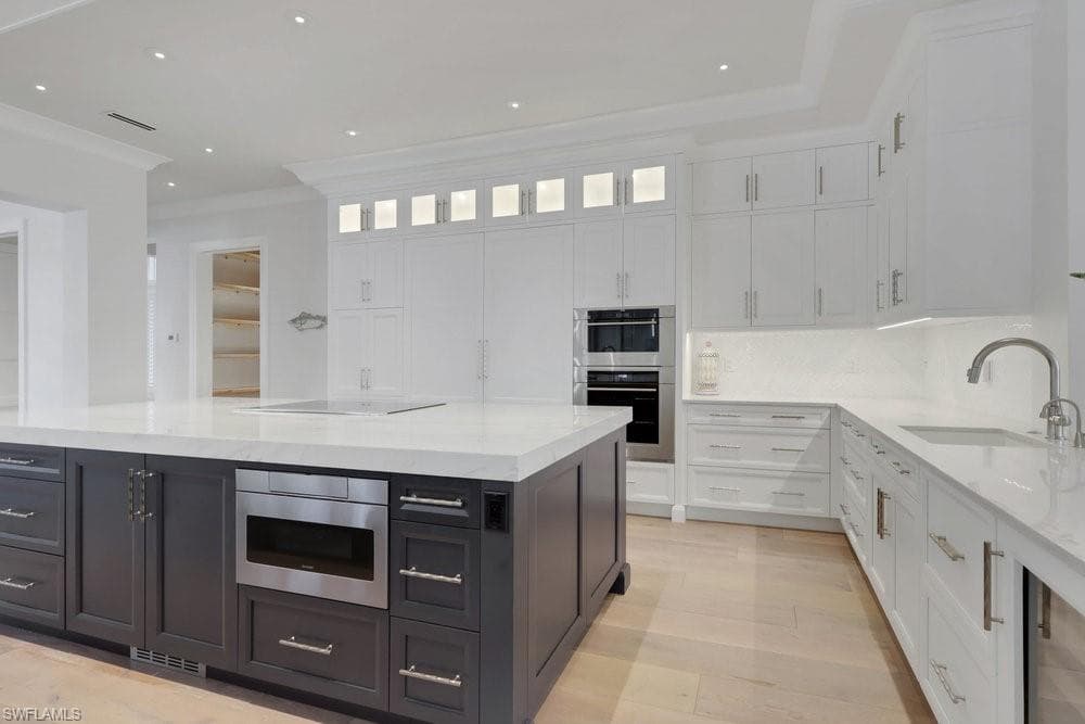 678 Katemore Ln, Naples, FL 34108-9