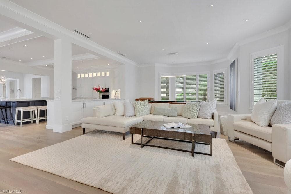 678 Katemore Ln, Naples, FL 34108-16