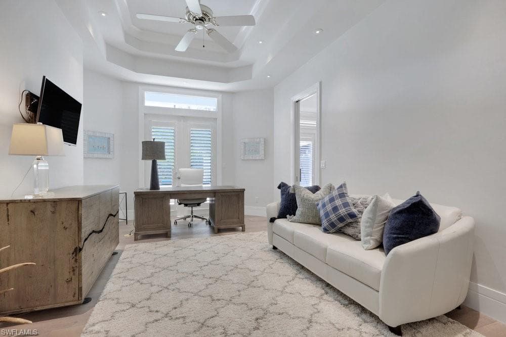 678 Katemore Ln, Naples, FL 34108-21