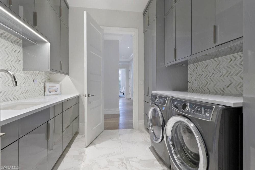 678 Katemore Ln, Naples, FL 34108-36