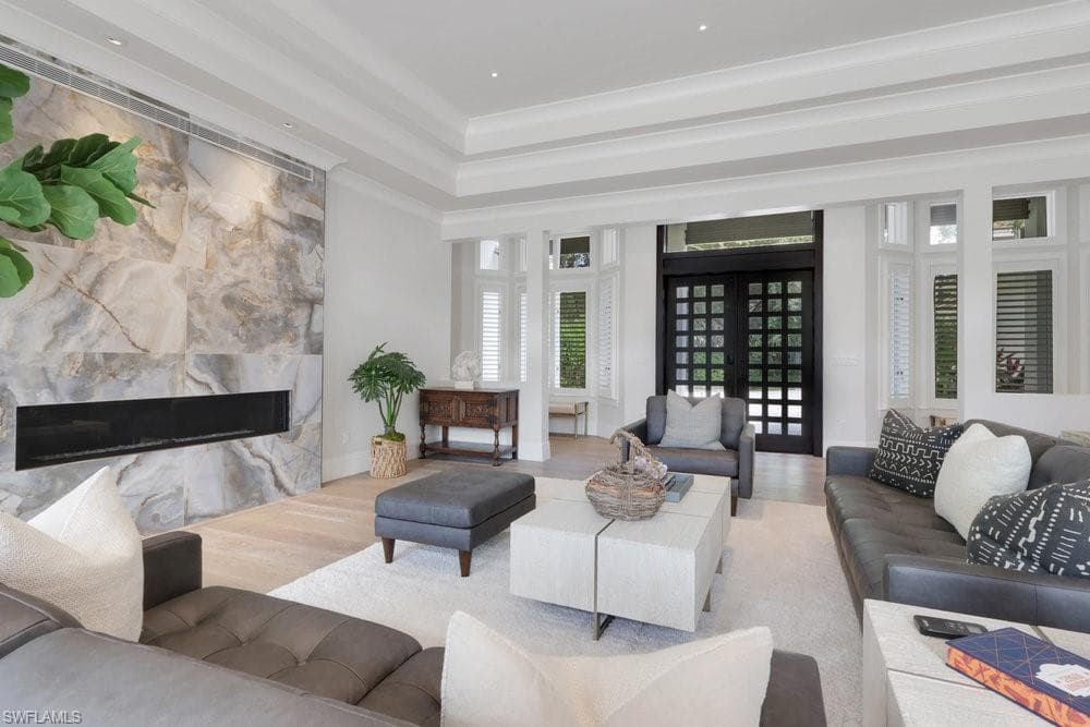 678 Katemore Ln, Naples, FL 34108-4