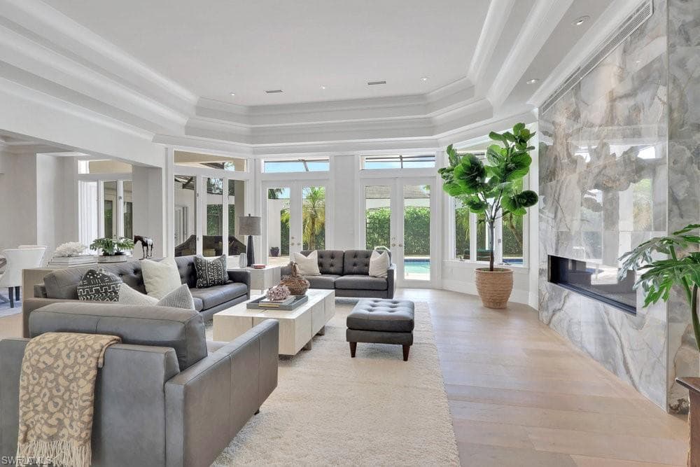 678 Katemore Ln, Naples, FL 34108-5