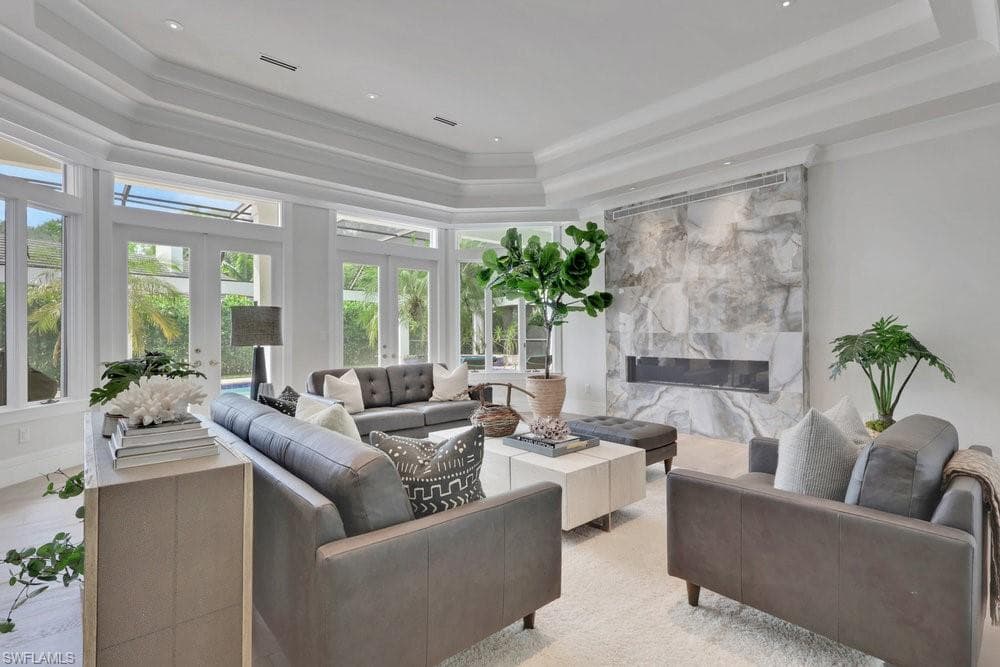 678 Katemore Ln, Naples, FL 34108-6