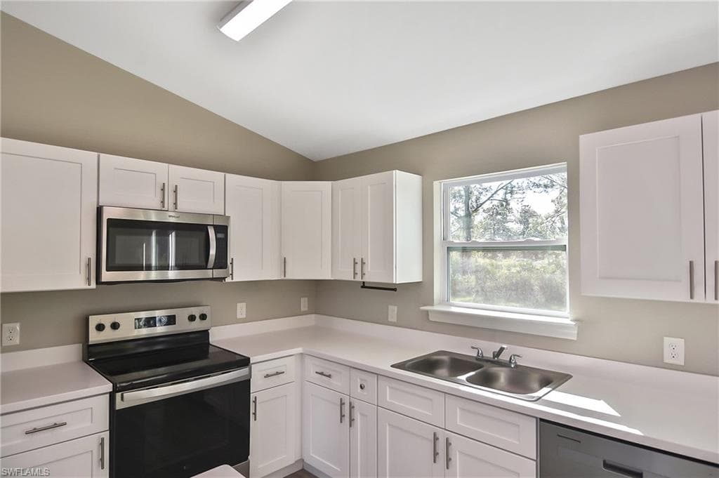 902 Lytle St E, Lehigh Acres, FL 33974-30