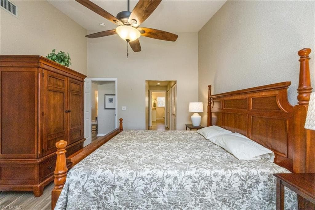 940 Woodshire Ln M1, Naples, FL 34105-17