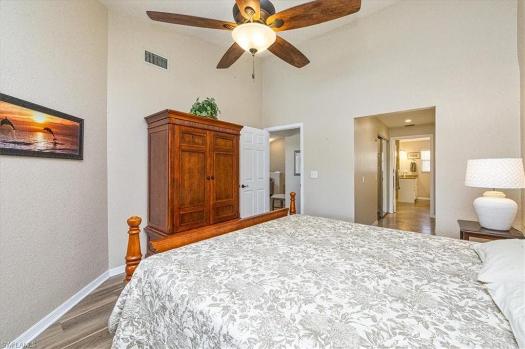 940 Woodshire Ln M1, Naples, FL 34105-19