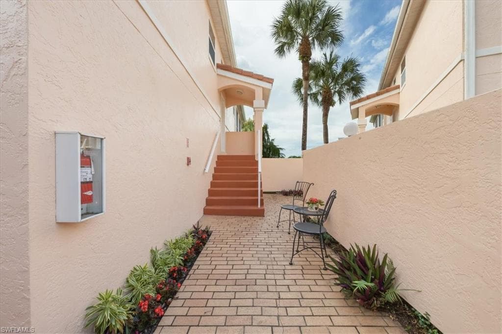 940 Woodshire Ln M1, Naples, FL 34105-26