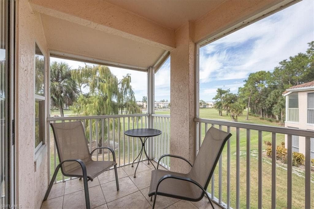 940 Woodshire Ln M1, Naples, FL 34105-27