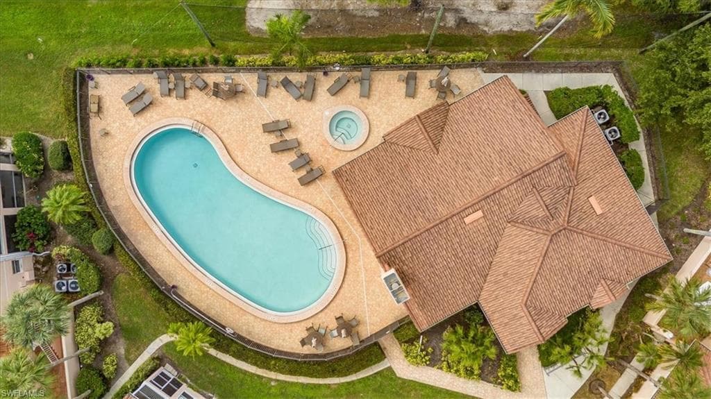 940 Woodshire Ln M1, Naples, FL 34105-33