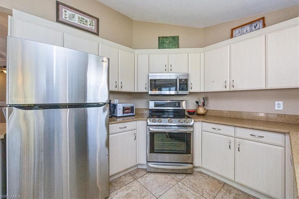 940 Woodshire Ln M1, Naples, FL 34105-4