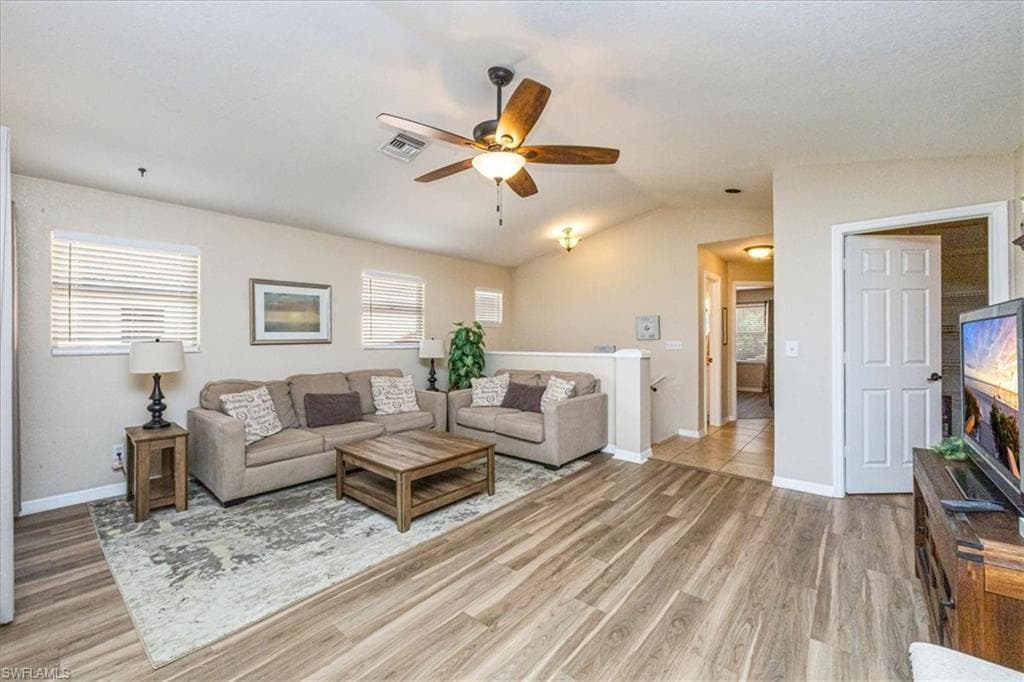 940 Woodshire Ln M1, Naples, FL 34105-5