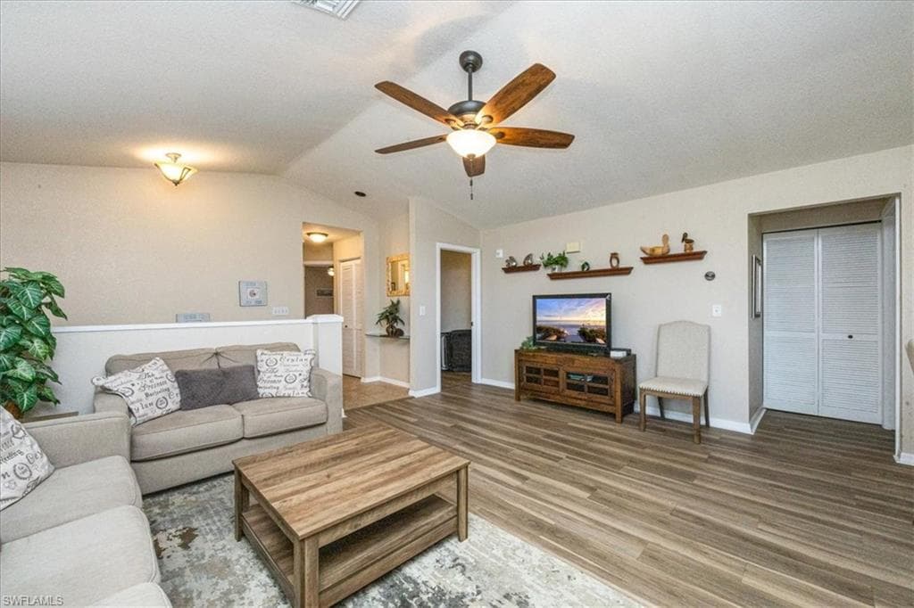 940 Woodshire Ln M1, Naples, FL 34105-7