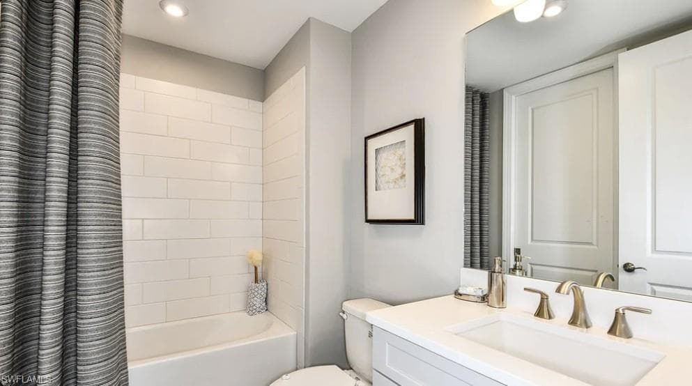 15323 Lucerna St 102, Naples, FL 34114-15