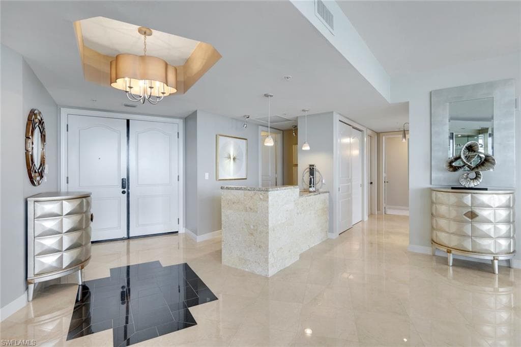 700 La Peninsula Blvd 305, Naples, FL 34113-8