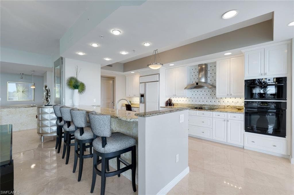 700 La Peninsula Blvd 305, Naples, FL 34113-12