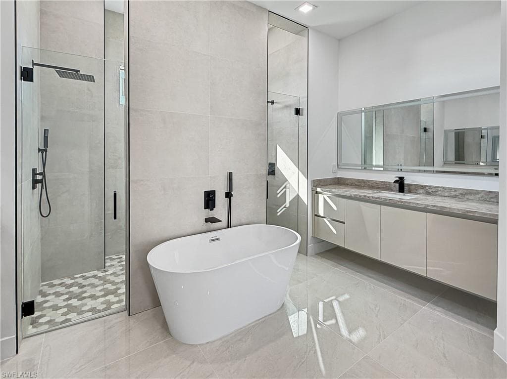 5405 25th Ct, Cape Coral, FL 33914-16