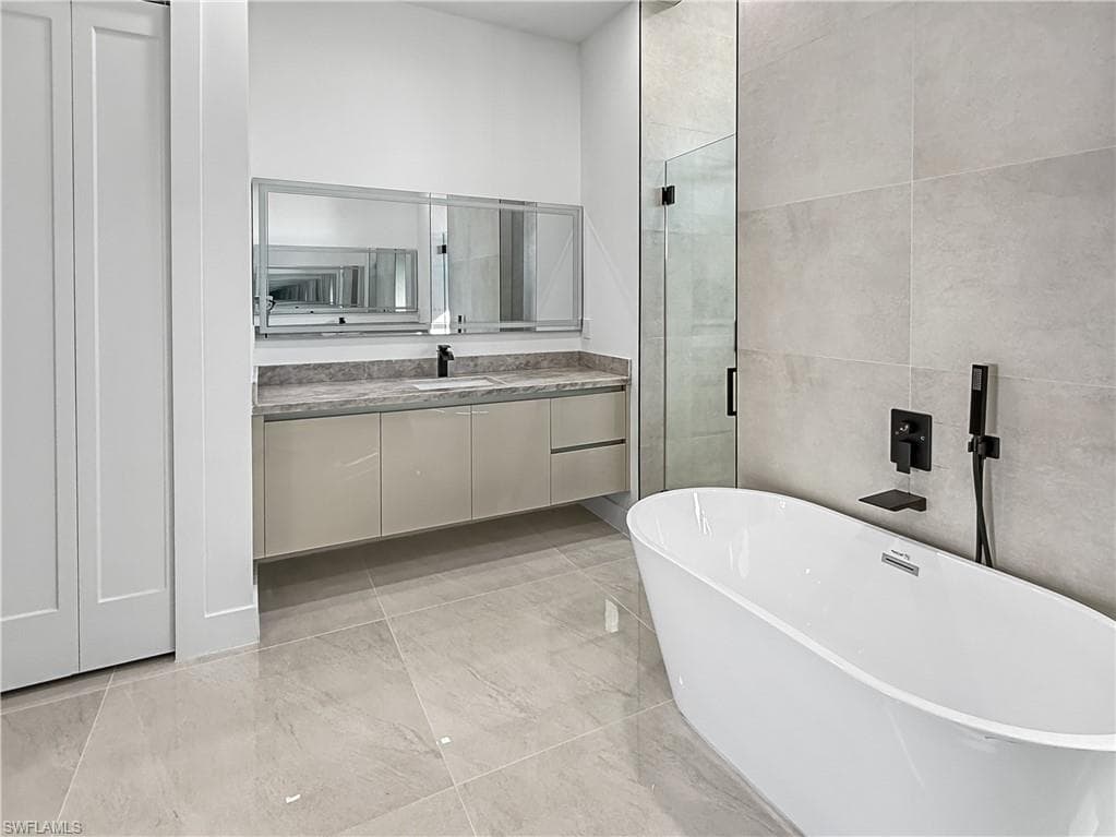 5405 25th Ct, Cape Coral, FL 33914-17