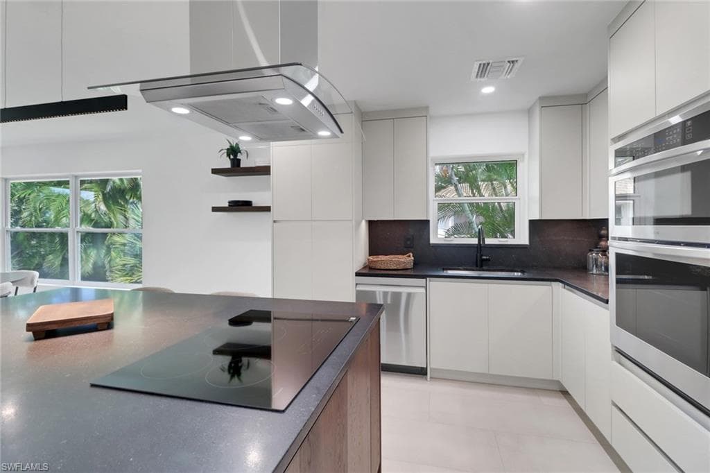 272 Yorkshire Ct 11, Naples, FL 34112-8