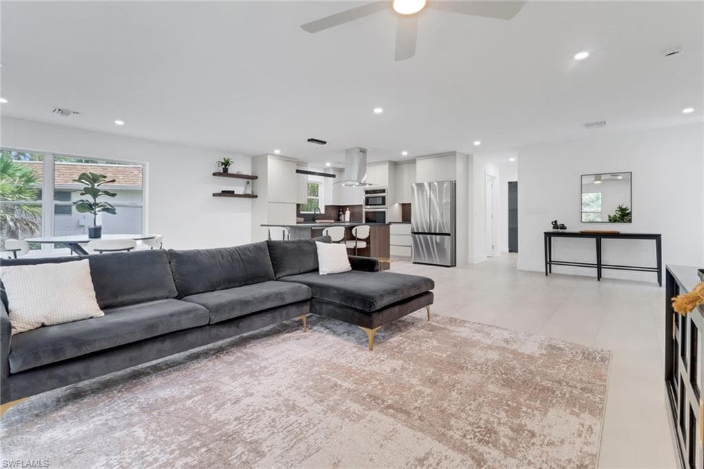 272 Yorkshire Ct 11, Naples, FL 34112-10