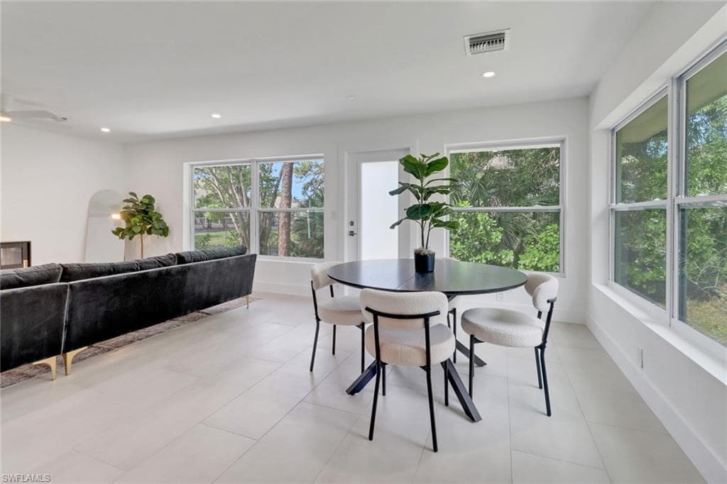 272 Yorkshire Ct 11, Naples, FL 34112-14