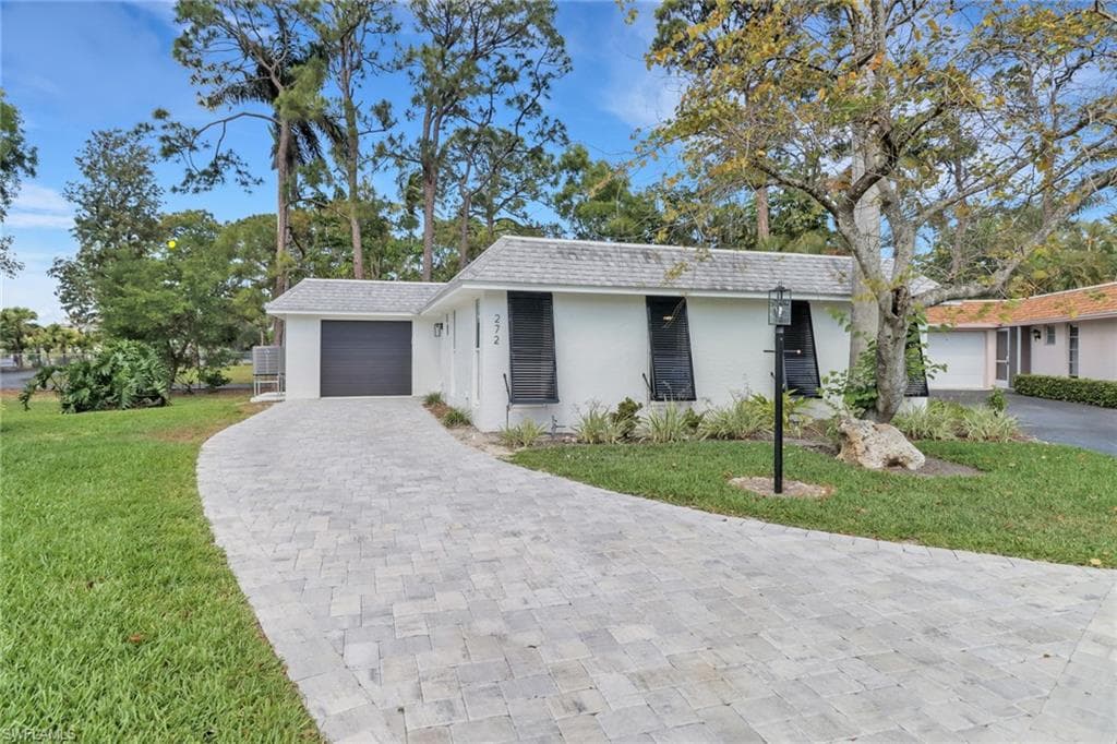 272 Yorkshire Ct 11, Naples, FL 34112-1