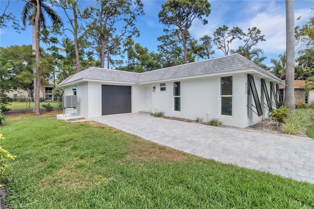 272 Yorkshire Ct 11, Naples, FL 34112-29