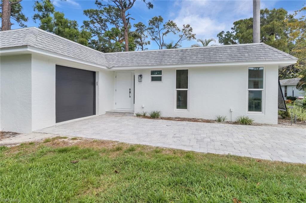 272 Yorkshire Ct 11, Naples, FL 34112-30