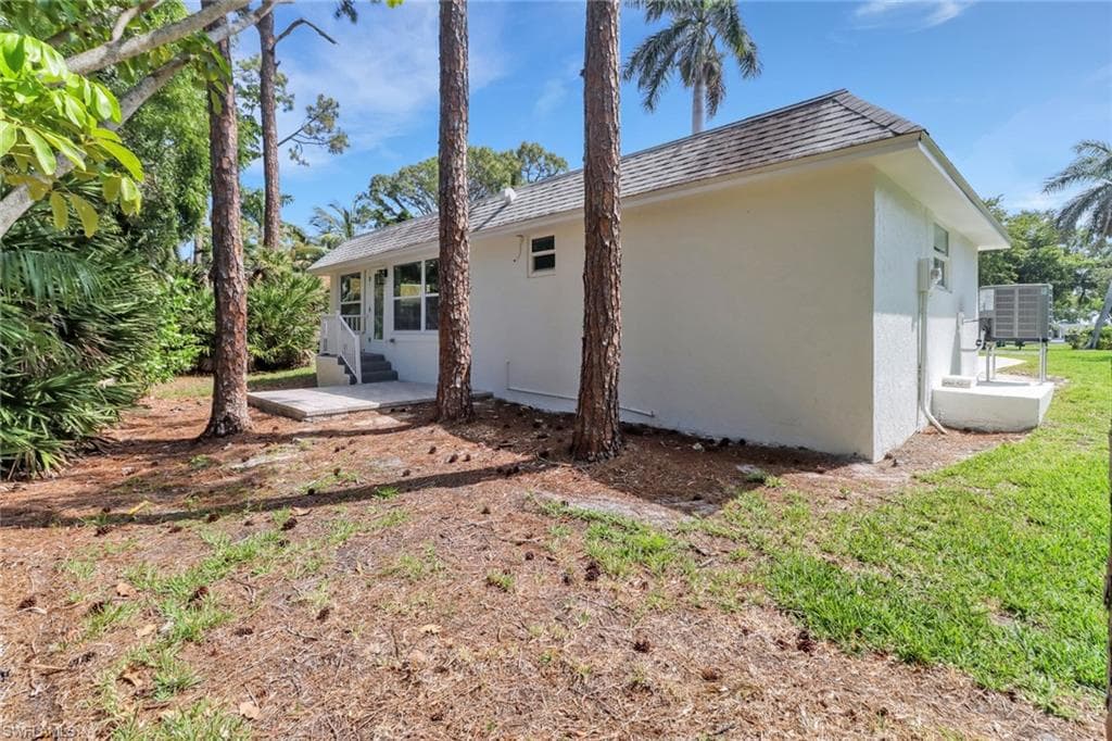 272 Yorkshire Ct 11, Naples, FL 34112-32