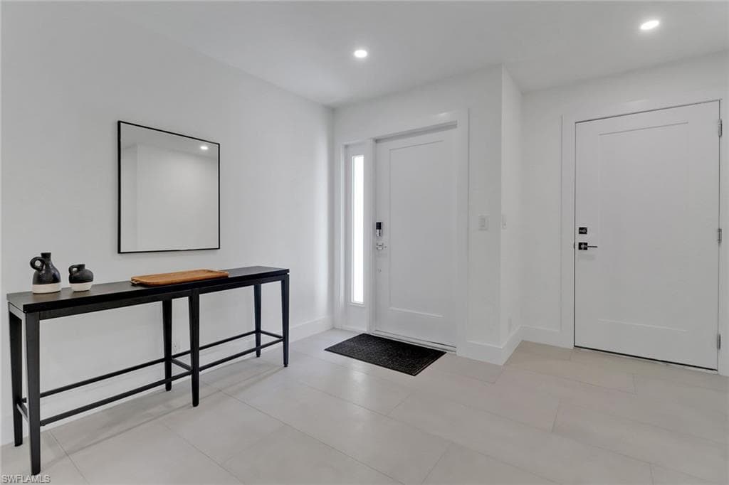 272 Yorkshire Ct 11, Naples, FL 34112-2