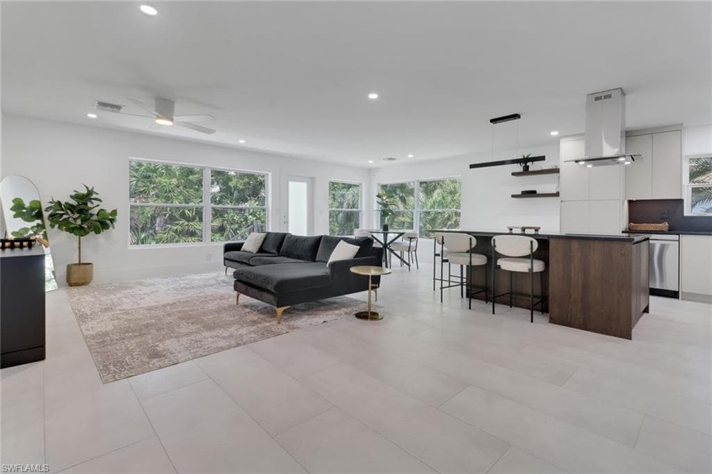 272 Yorkshire Ct 11, Naples, FL 34112-3