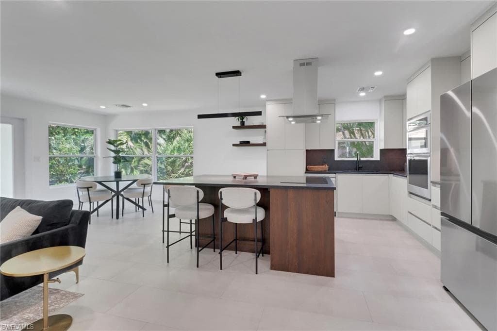 272 Yorkshire Ct 11, Naples, FL 34112-4