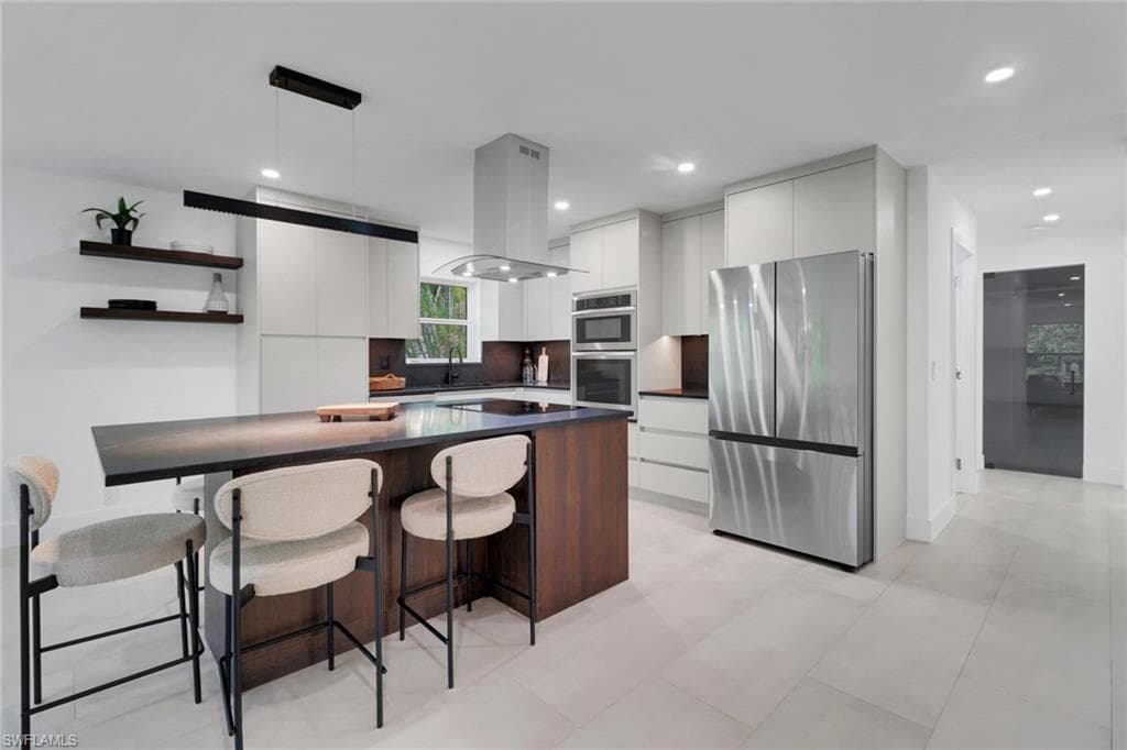 272 Yorkshire Ct 11, Naples, FL 34112-5