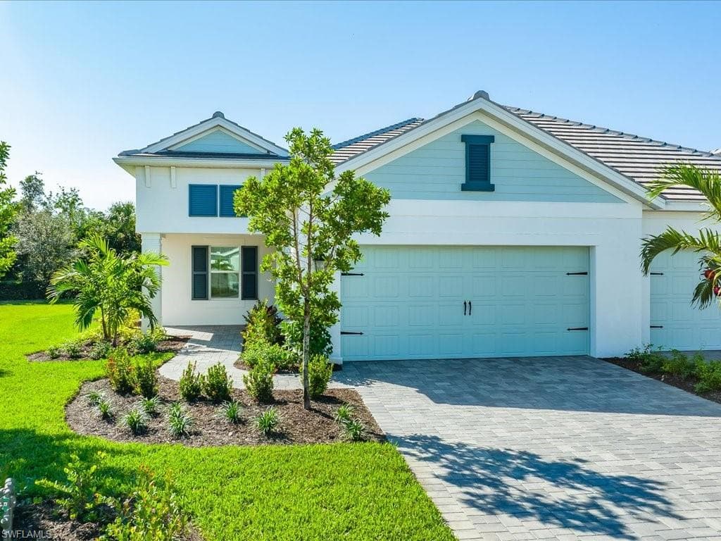 2385 Ariane Dr, Naples, FL 34112-8