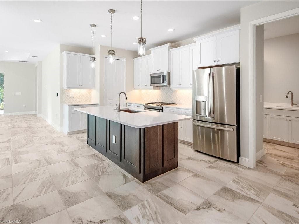 2385 Ariane Dr, Naples, FL 34112-19