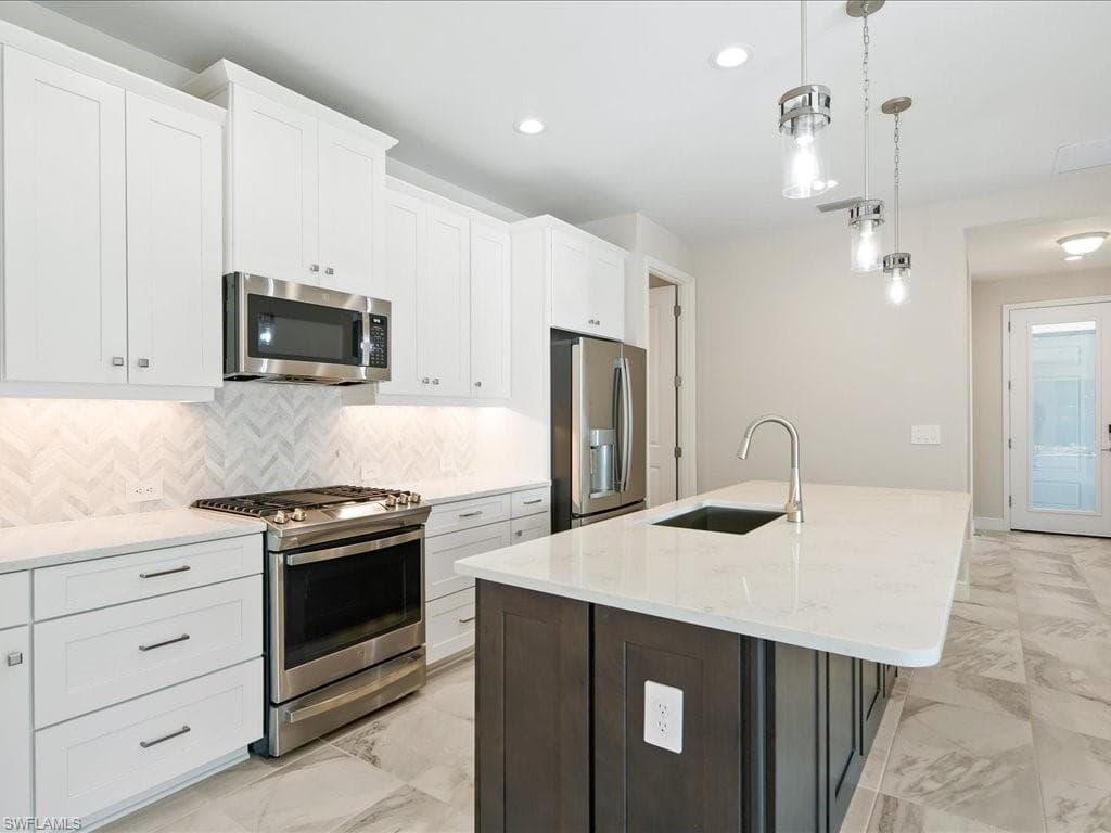 2385 Ariane Dr, Naples, FL 34112-21