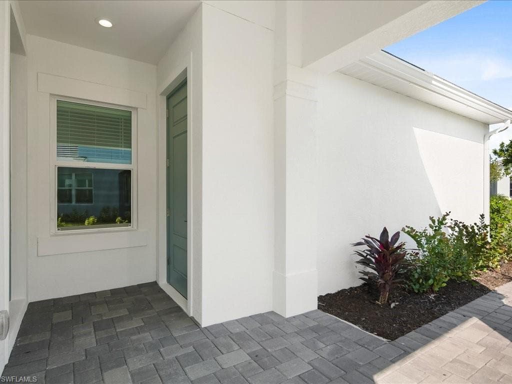 2385 Ariane Dr, Naples, FL 34112-7