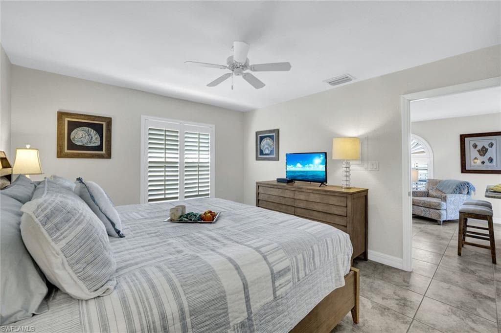 655 8th Ave S 6, Naples, FL 34102-14