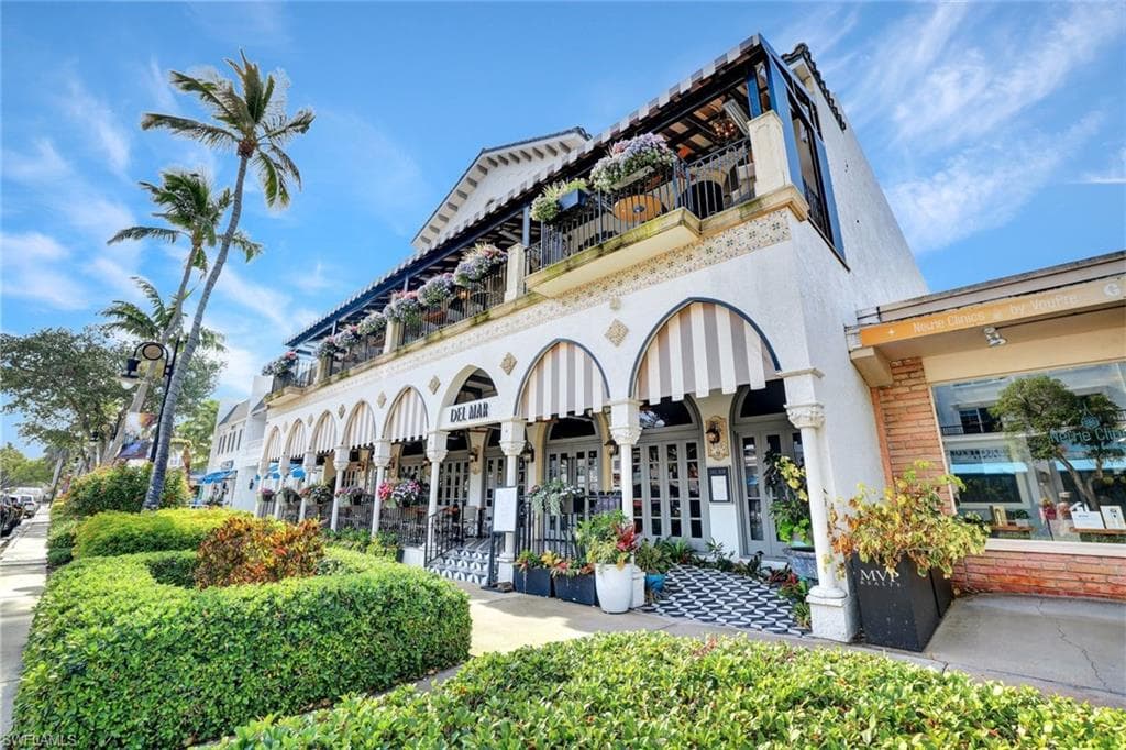 655 8th Ave S 6, Naples, FL 34102-19