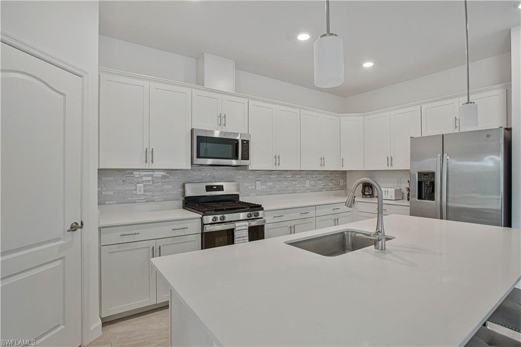 18293 Ridgeline Dr, Estero, FL 33928-21