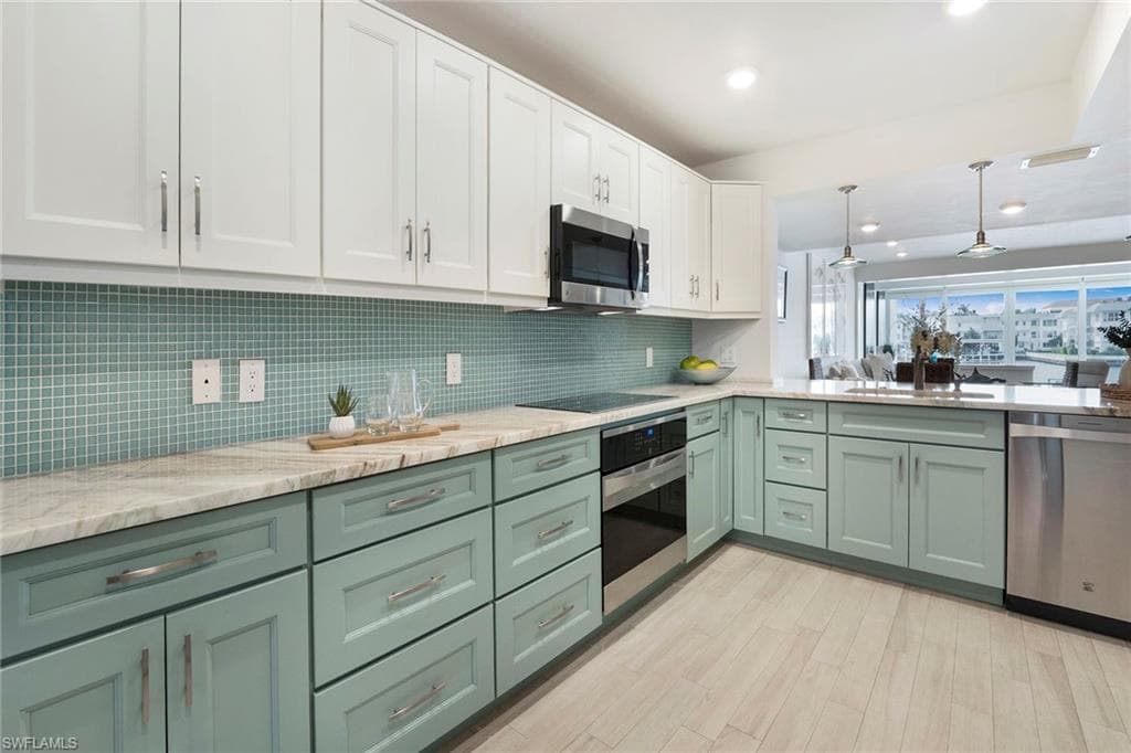 800 River Point Dr 209, Naples, FL 34102-8