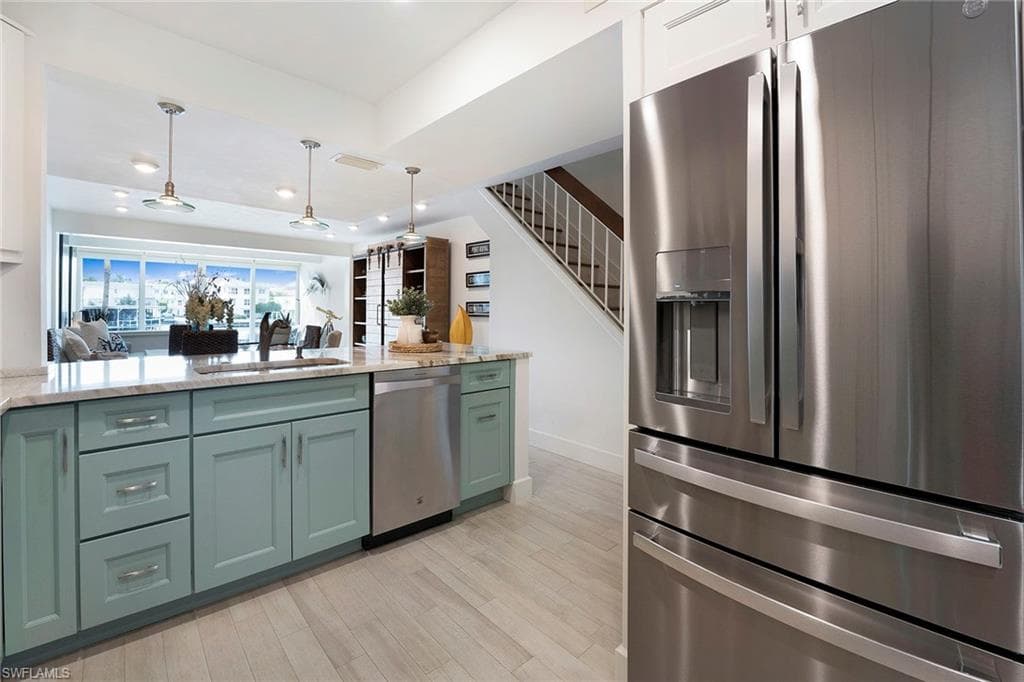 800 River Point Dr 209, Naples, FL 34102-9