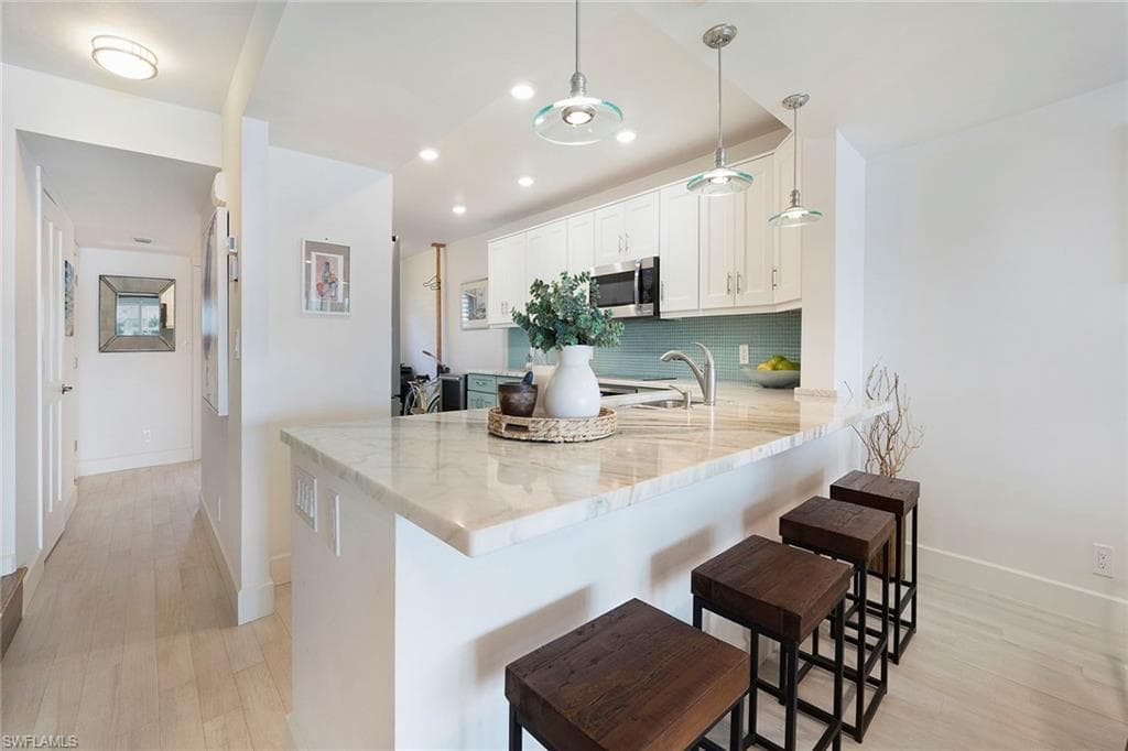 800 River Point Dr 209, Naples, FL 34102-11